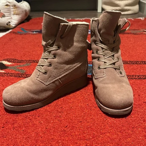 BEARPAW Women's Harmony Women's Lace-up Boot | Comfortable Winter Boot - Picture 5 of 5